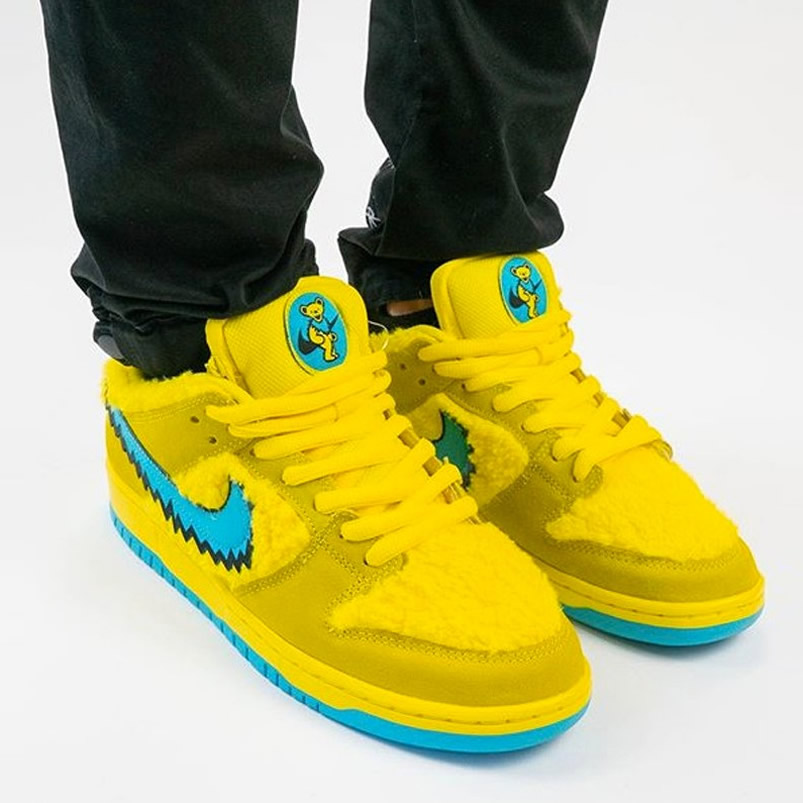 Grateful Dead Bears Nike Sb Dunk Low Yellow Bear On Feet Cj5378 700 (3) - newkick.cc