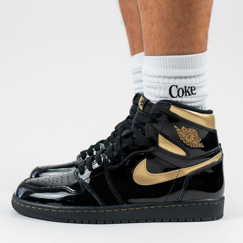 Air Jordan 1 High Og Black Gold Patent Leather New Release Date 555088 032 (1) - newkick.cc