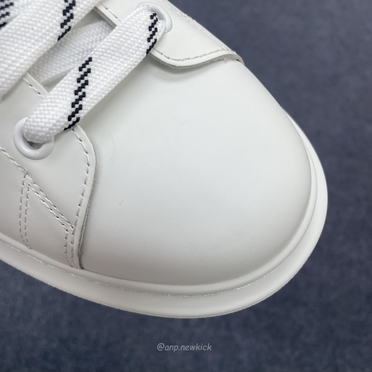 Alexander Mcqueen Oversized Sneaker White Black 625156 Whxmt 9074 (2) - newkick.cc