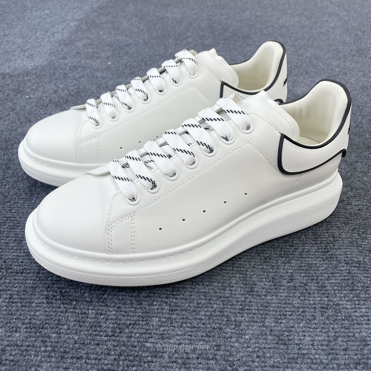 Alexander Mcqueen Oversized Sneaker White Black 625156 Whxmt 9074 (6) - newkick.cc