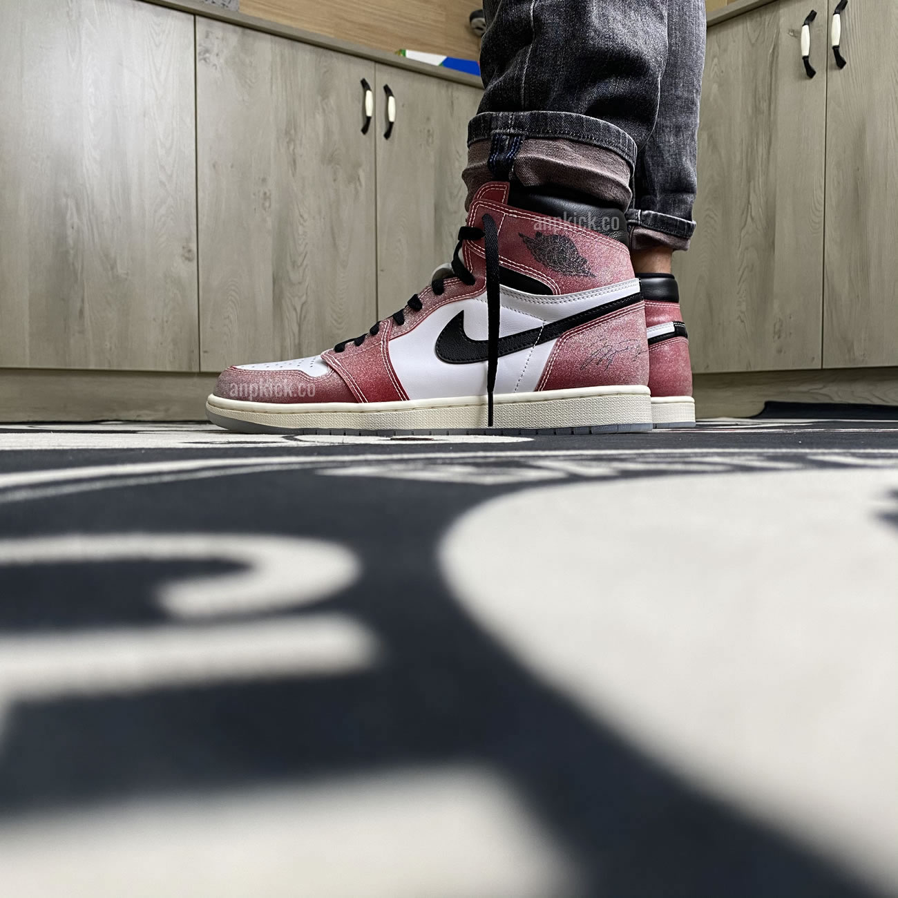 Anpkick Trophy Room Air Jordan 1 High Og Sp Chicago First Look Da2728 100 (3) - newkick.cc