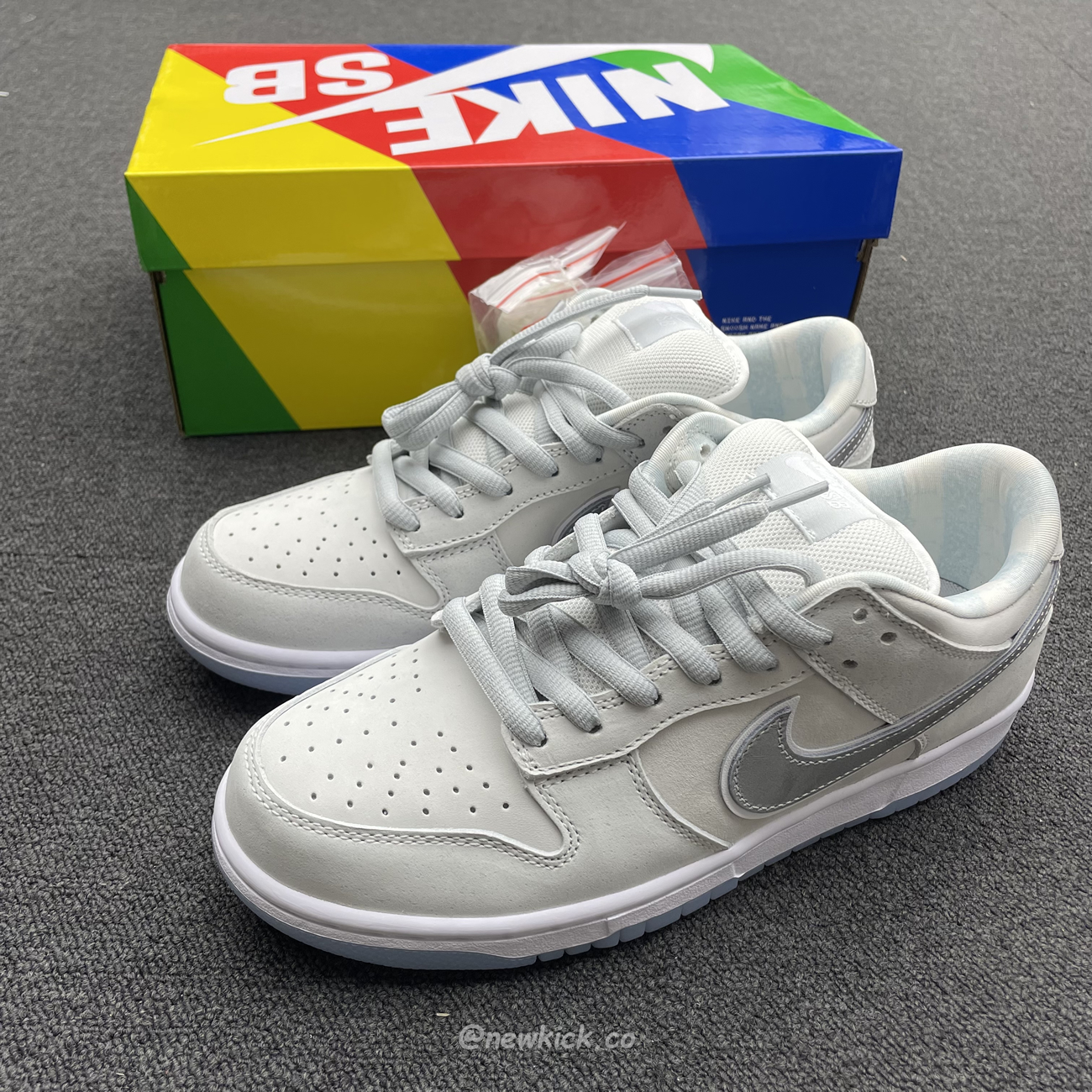 Nike Sb Dunk Low White Lobster Friends And Family Fd8776 100 (8) - newkick.cc