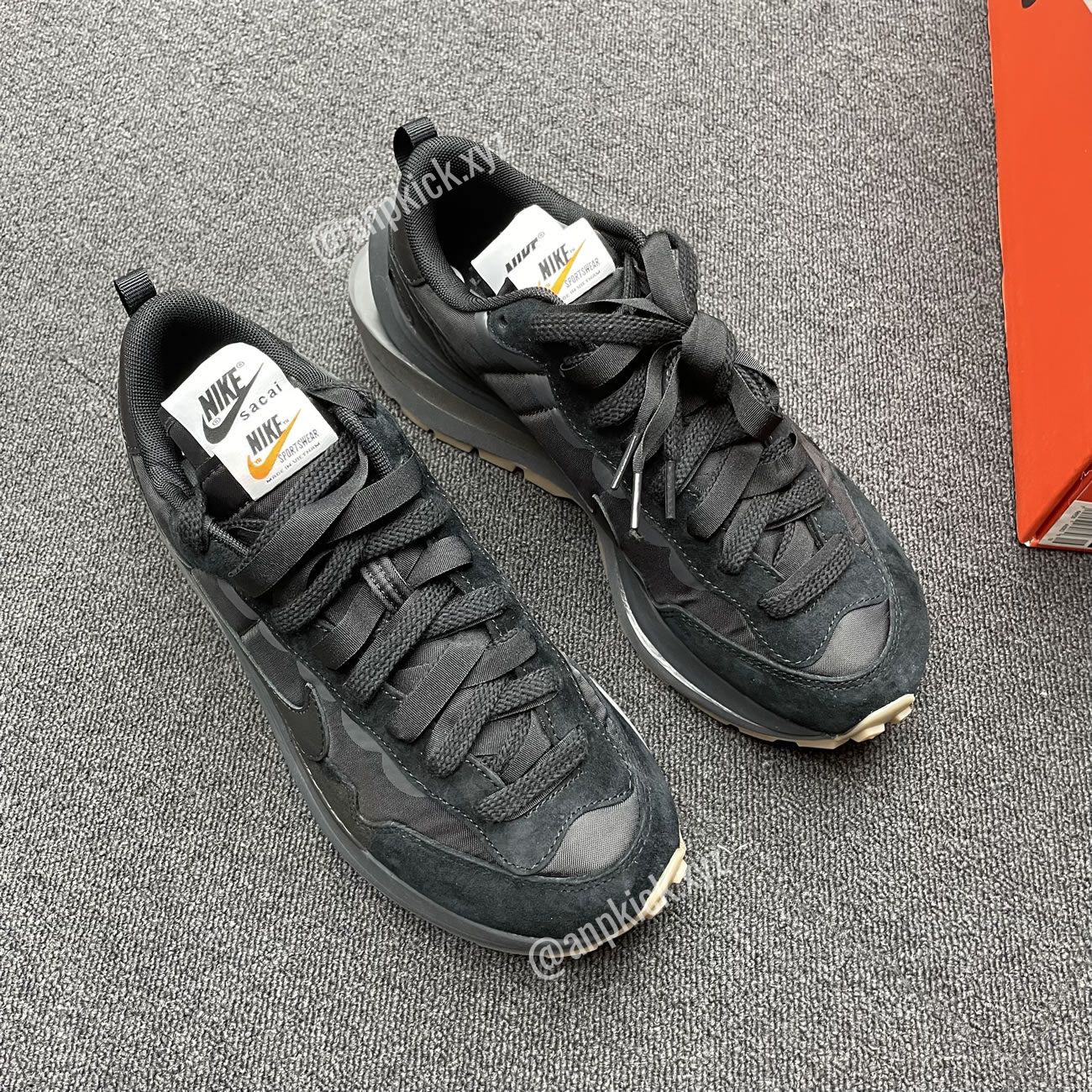 Anpkick Sacai Nike Vaporwaffle Black Gum Dd1875 001 (3) - newkick.cc