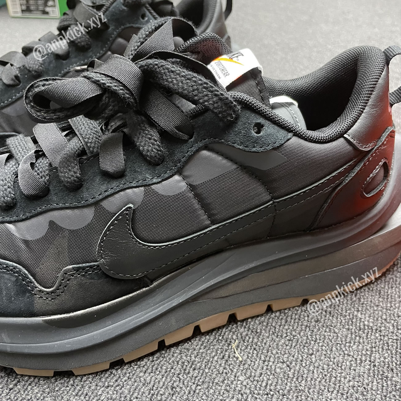 Anpkick Sacai Nike Vaporwaffle Black Gum Dd1875 001 (4) - newkick.cc