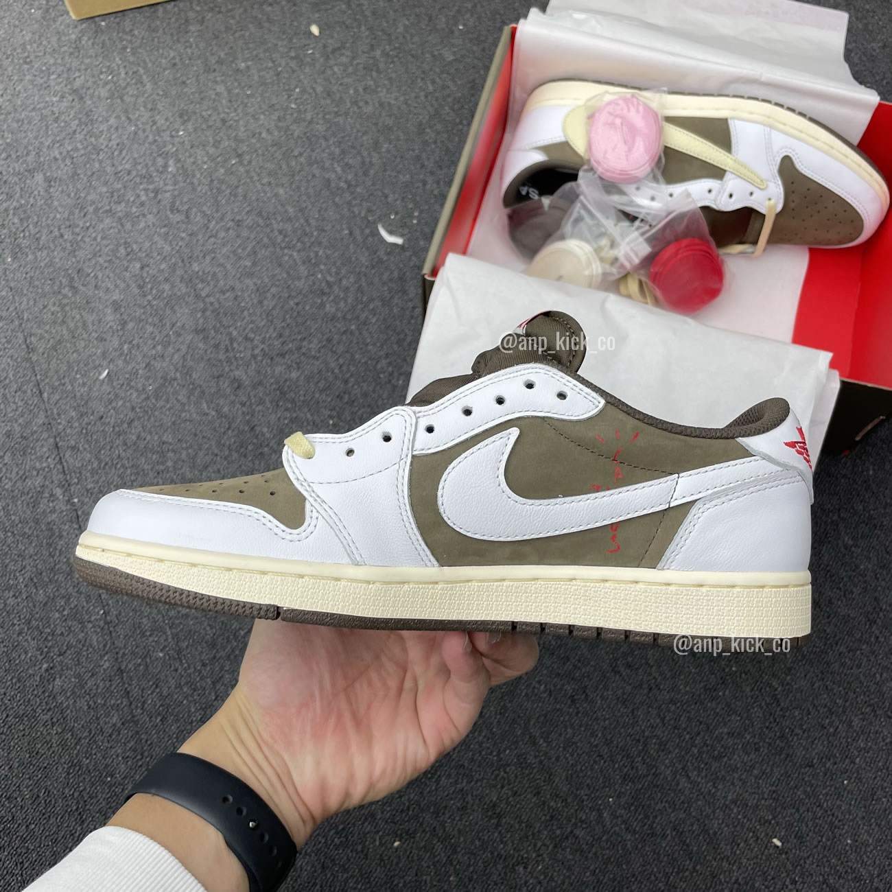 Travis Scott Air Jordan 1 Low White Brown Anpkick Custom Making (1) - newkick.cc