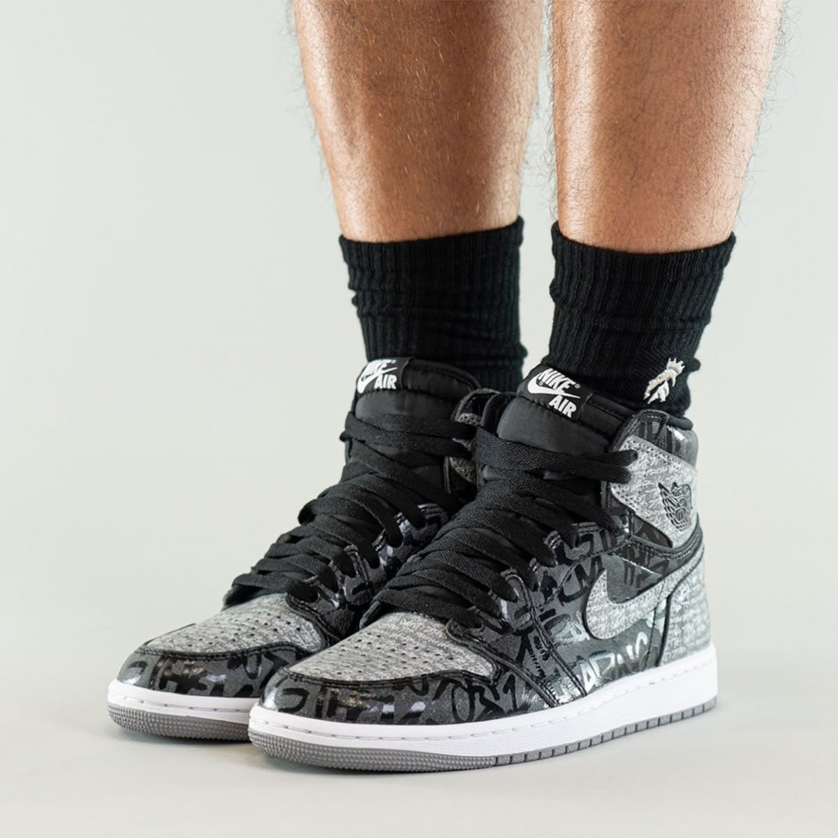 Air Jordan 1 High Og Rebellionaire Black White Particle Grey On Feet 555088 036 (1) - newkick.cc