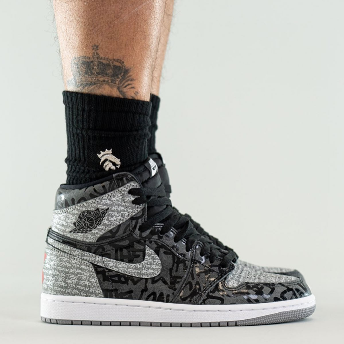 Air Jordan 1 High Og Rebellionaire Black White Particle Grey On Feet 555088 036 (3) - newkick.cc