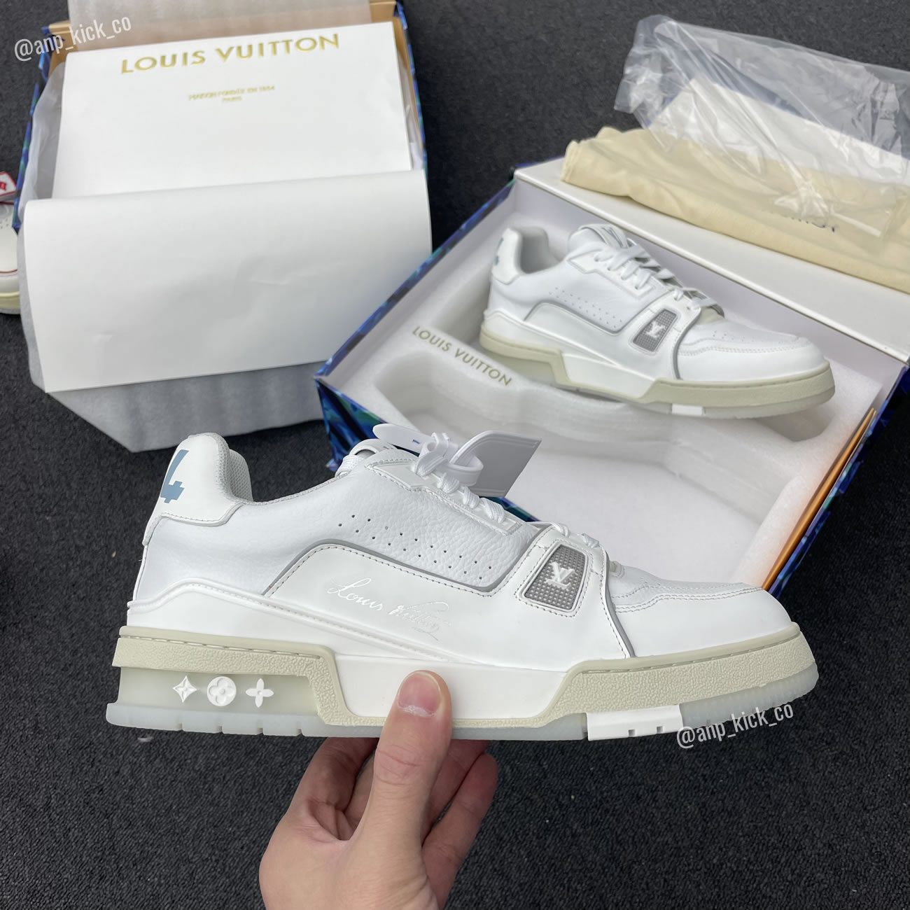 New L V Trainer Sneaker Shoes White Signature (2) - newkick.cc