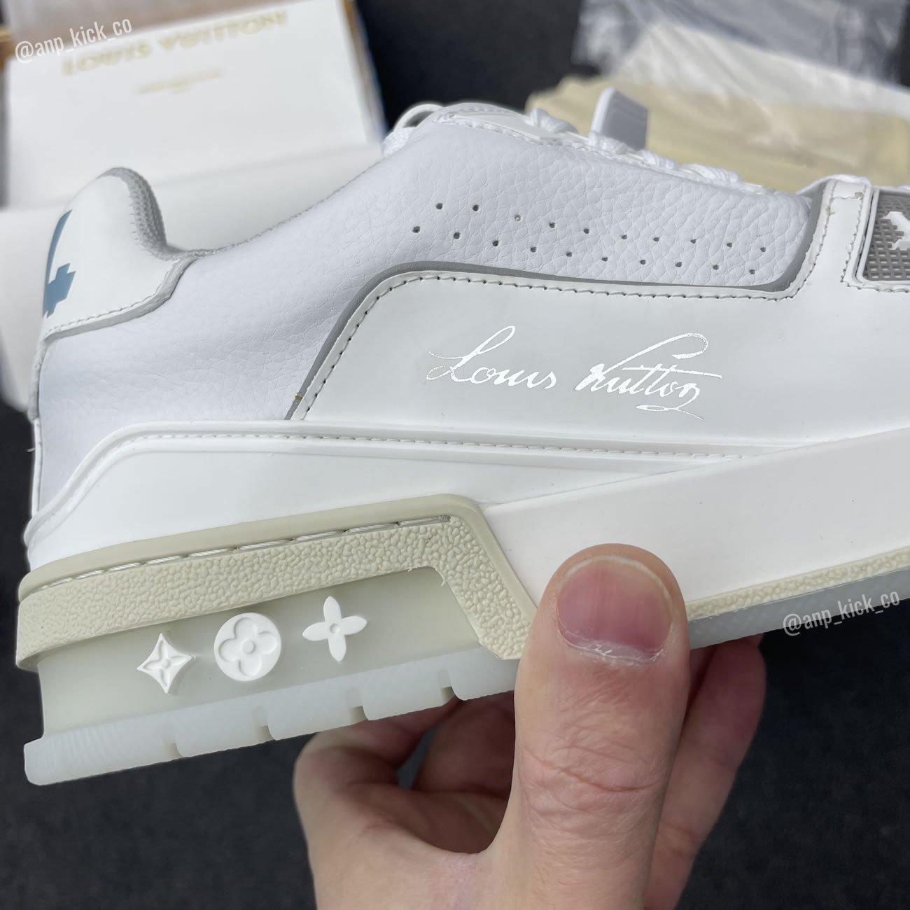 New L V Trainer Sneaker Shoes White Signature (4) - newkick.cc