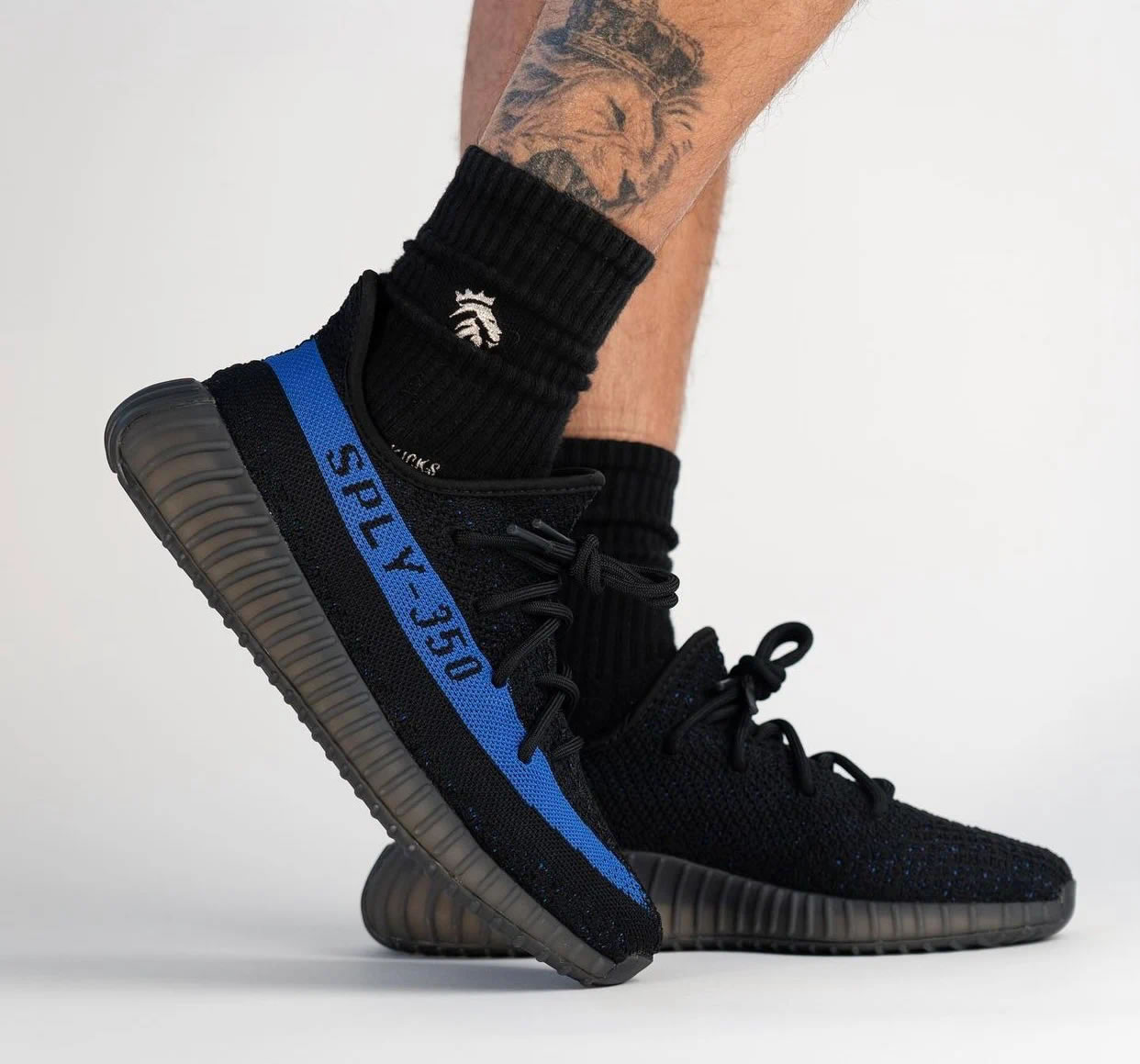 Adidas Yeezy Boost 350 V2 Dazzling Blue Gy7164 On Feet 2 - newkick.cc