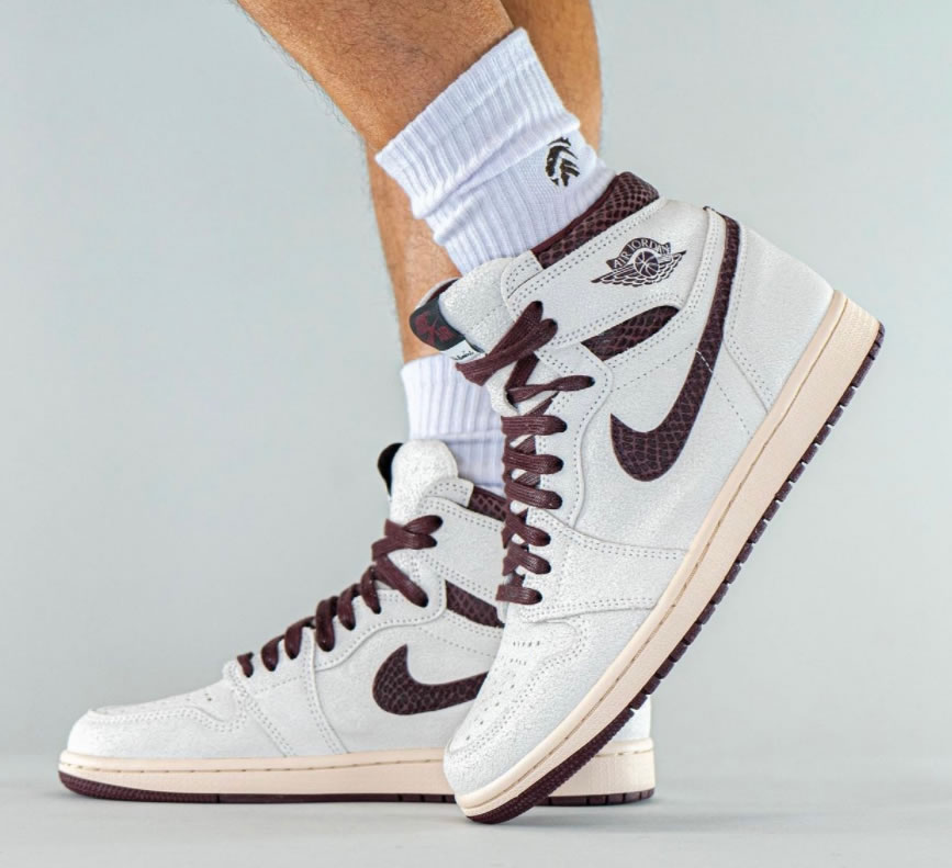 A Ma Maniere Air Jordan 1 High Og Sail And Burgundy Do7097 100 On Feet (2) - newkick.cc