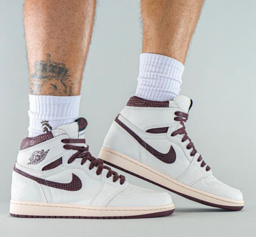 A Ma Maniere Air Jordan 1 High Og Sail And Burgundy Do7097 100 On Feet (3) - newkick.cc