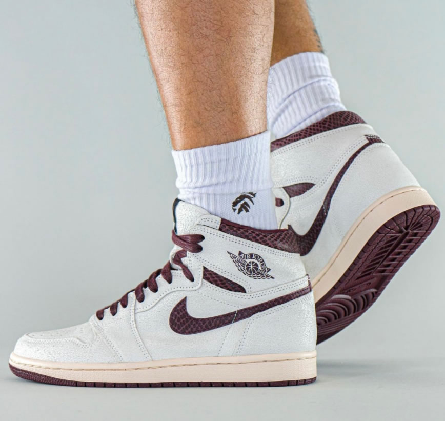 A Ma Maniere Air Jordan 1 High Og Sail And Burgundy Do7097 100 On Feet (4) - newkick.cc