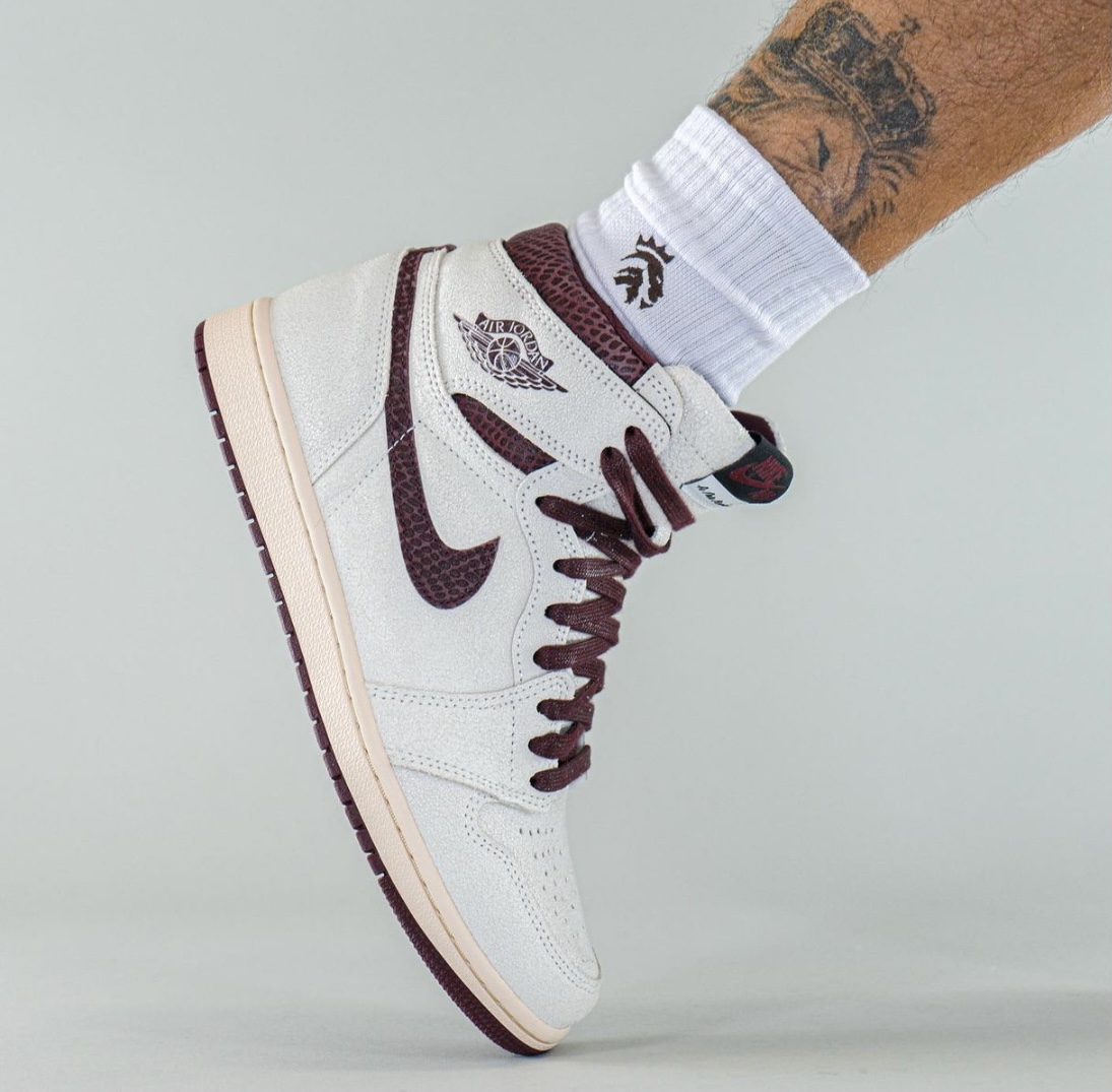 A Ma Maniere Air Jordan 1 High Og Sail And Burgundy Do7097 100 On Feet (5) - newkick.cc