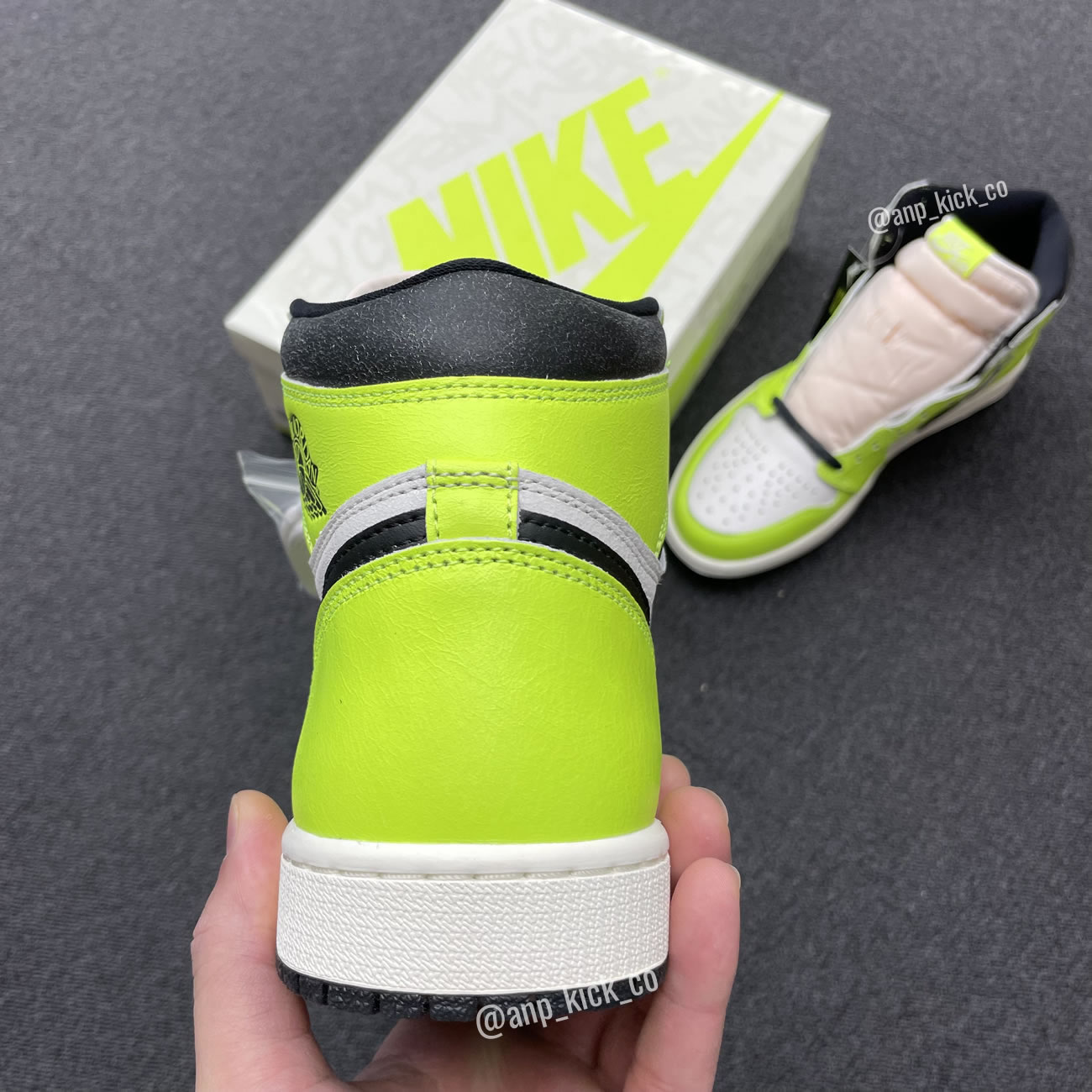 Air Jordan 1 Retro High Og Anpkick Volt Black Sail 555088 702 (3) - newkick.cc