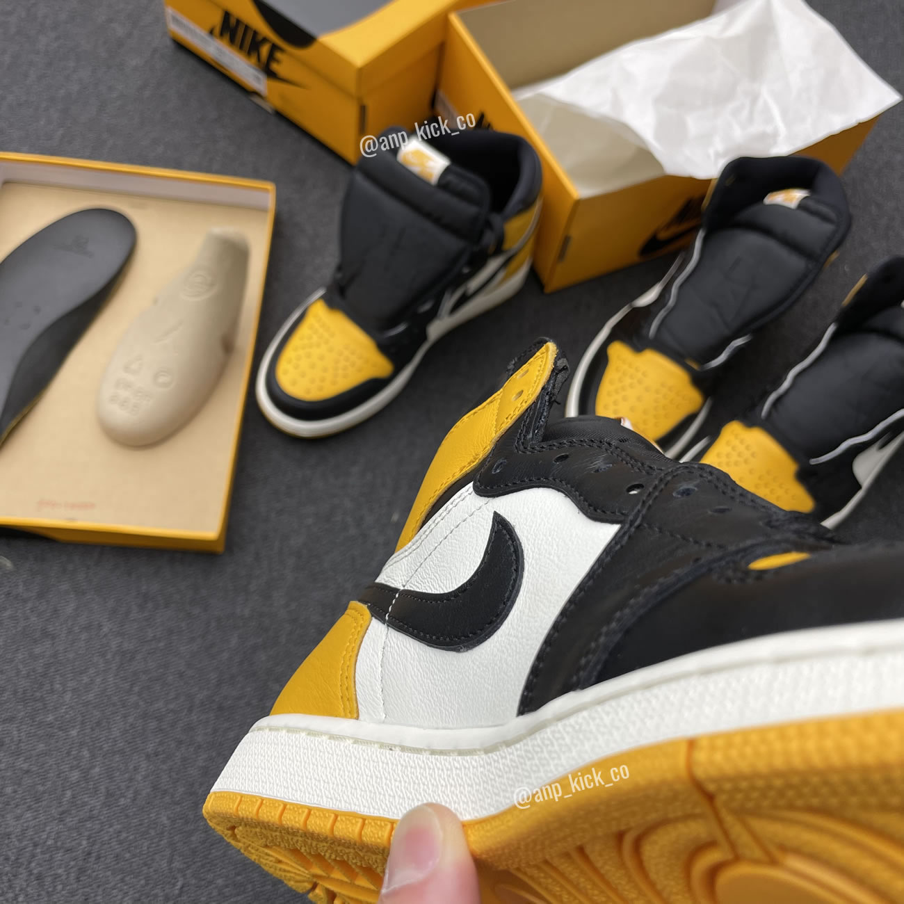 Air Jordan 1 Retro High Og Anpkick Yellow Toe 555088 711 (9) - newkick.cc