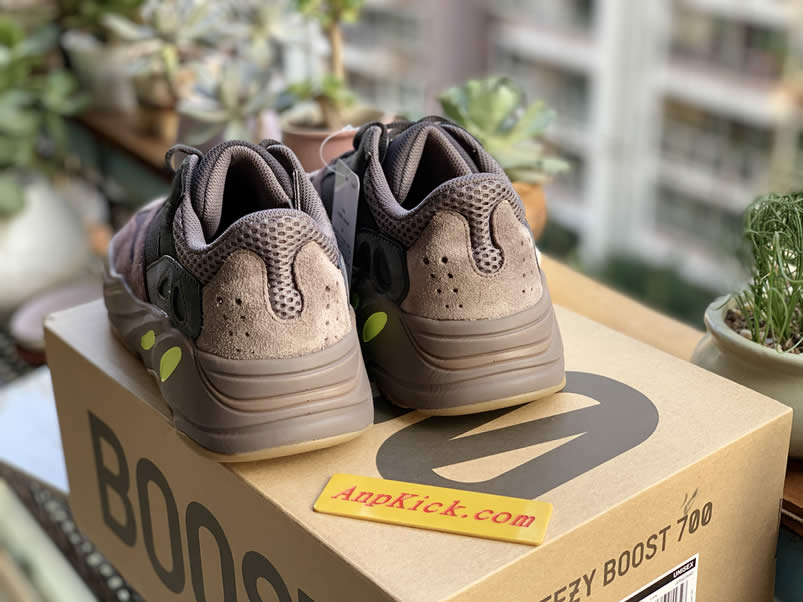 Yeezy Boost 700 'Mauve' Wave Runner Outfit EE9614 Detail Real Pics