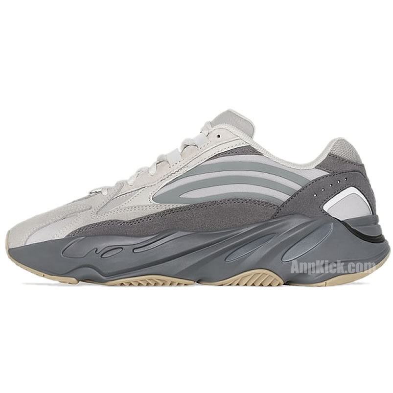 Adidas Yeezy Boost 700 V2 Tephra On Feet Outfit Style Fu7914 (1) - newkick.cc