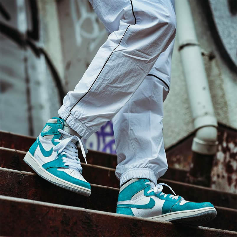 Air Jordan 1 Retro High Og Turbo Green White Grey On Feet 555088 311 (1) - newkick.cc