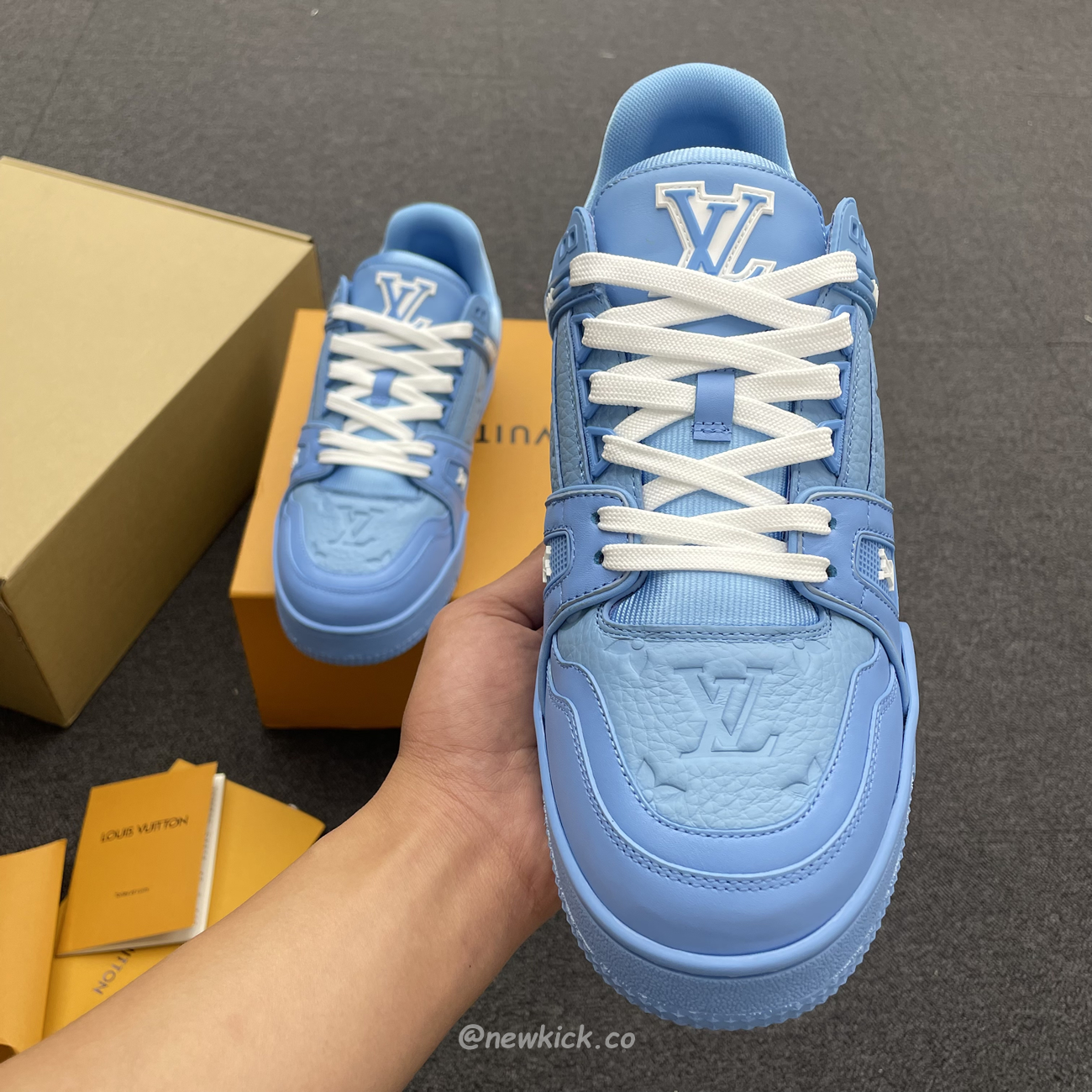 Louis Vuitton Trainer Blue Embossed Monogram (7) - newkick.cc