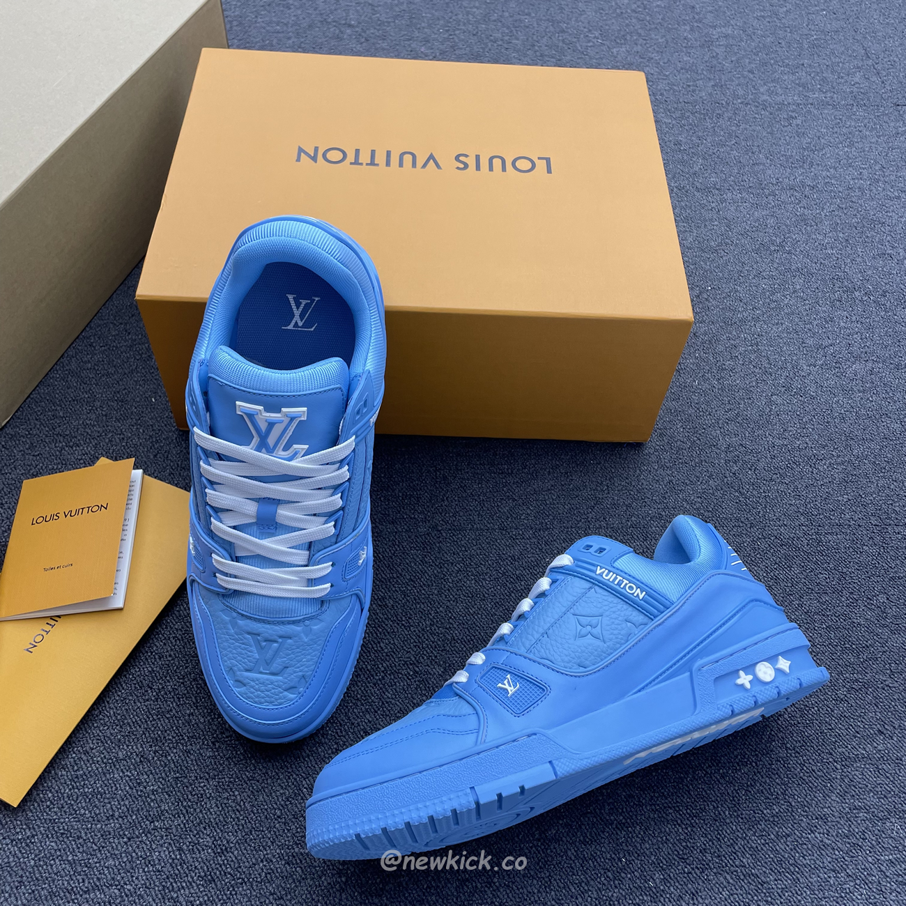 Louis Vuitton Trainer Blue Embossed Monogram (8) - newkick.cc