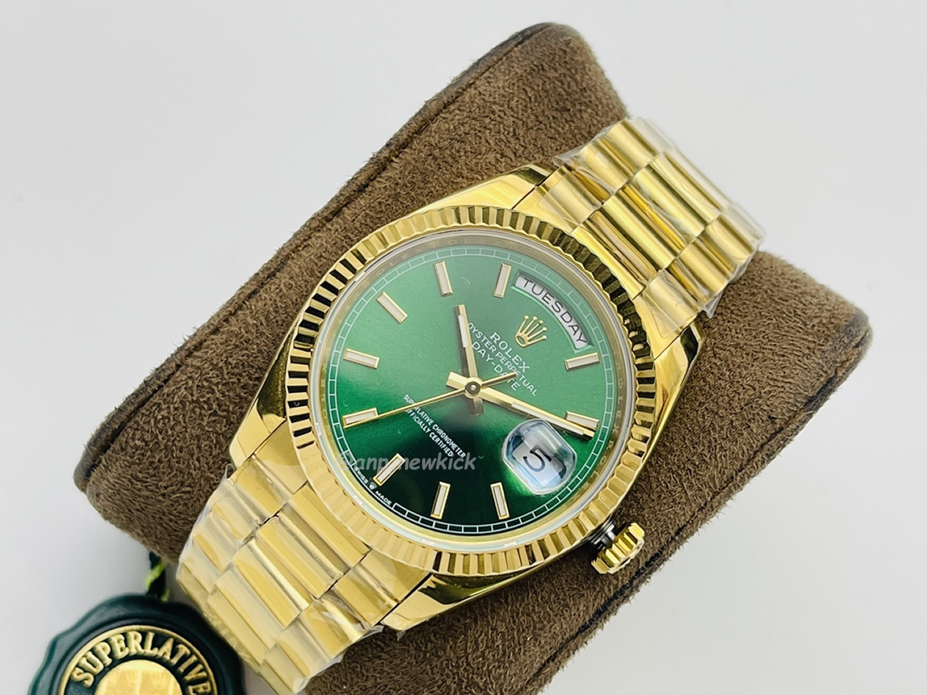 Rolex Day Date Olive Green Cherry Red Dial Bright Blue Bright Black Champagne Colour Olive Green 228239 (96) - newkick.cc