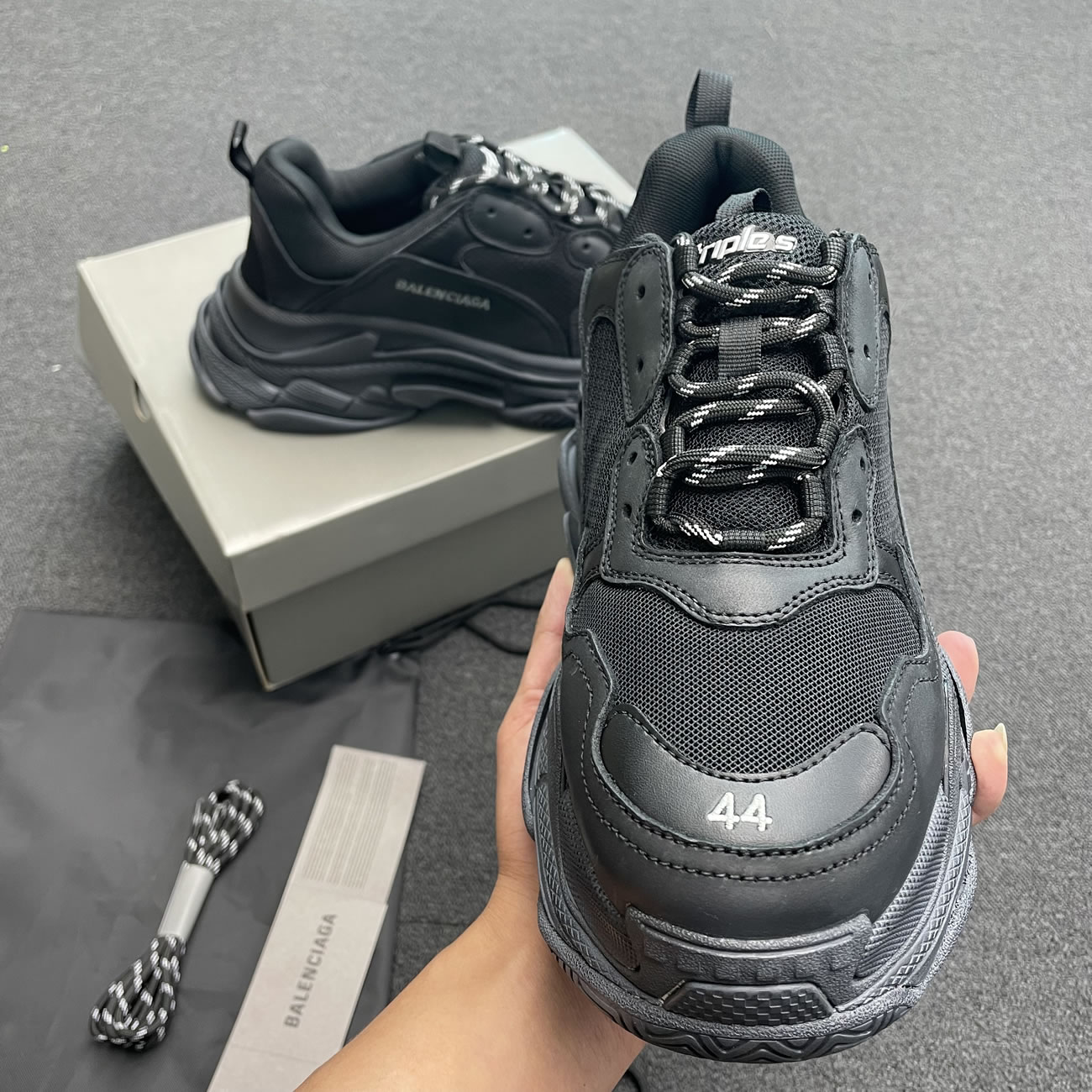 Balenciaga Triple S Triple Black 2018 Reissue Pre Distressed 512176 W09o1 1000 (3) - newkick.cc