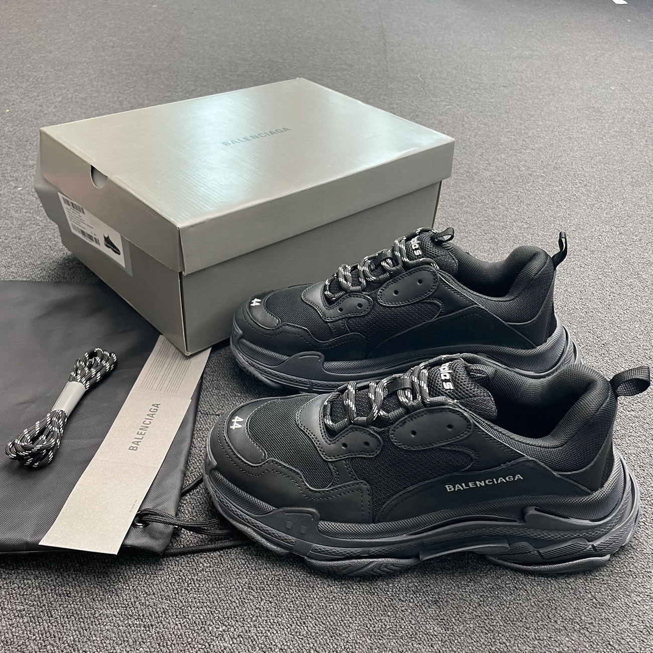 Balenciaga Triple S Triple Black 2018 Reissue Pre Distressed 512176 W09o1 1000 (6) - newkick.cc