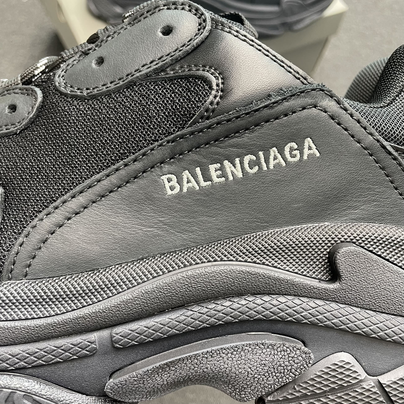 Balenciaga Triple S Triple Black 2018 Reissue Pre Distressed 512176 W09o1 1000 (7) - newkick.cc