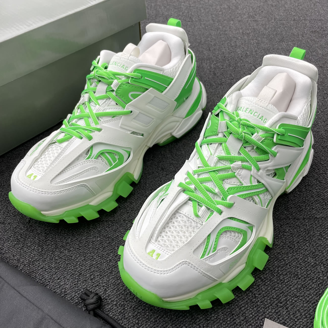 Balenciaga Track Led Sneaker 542436w3rl19035 (4) - newkick.cc