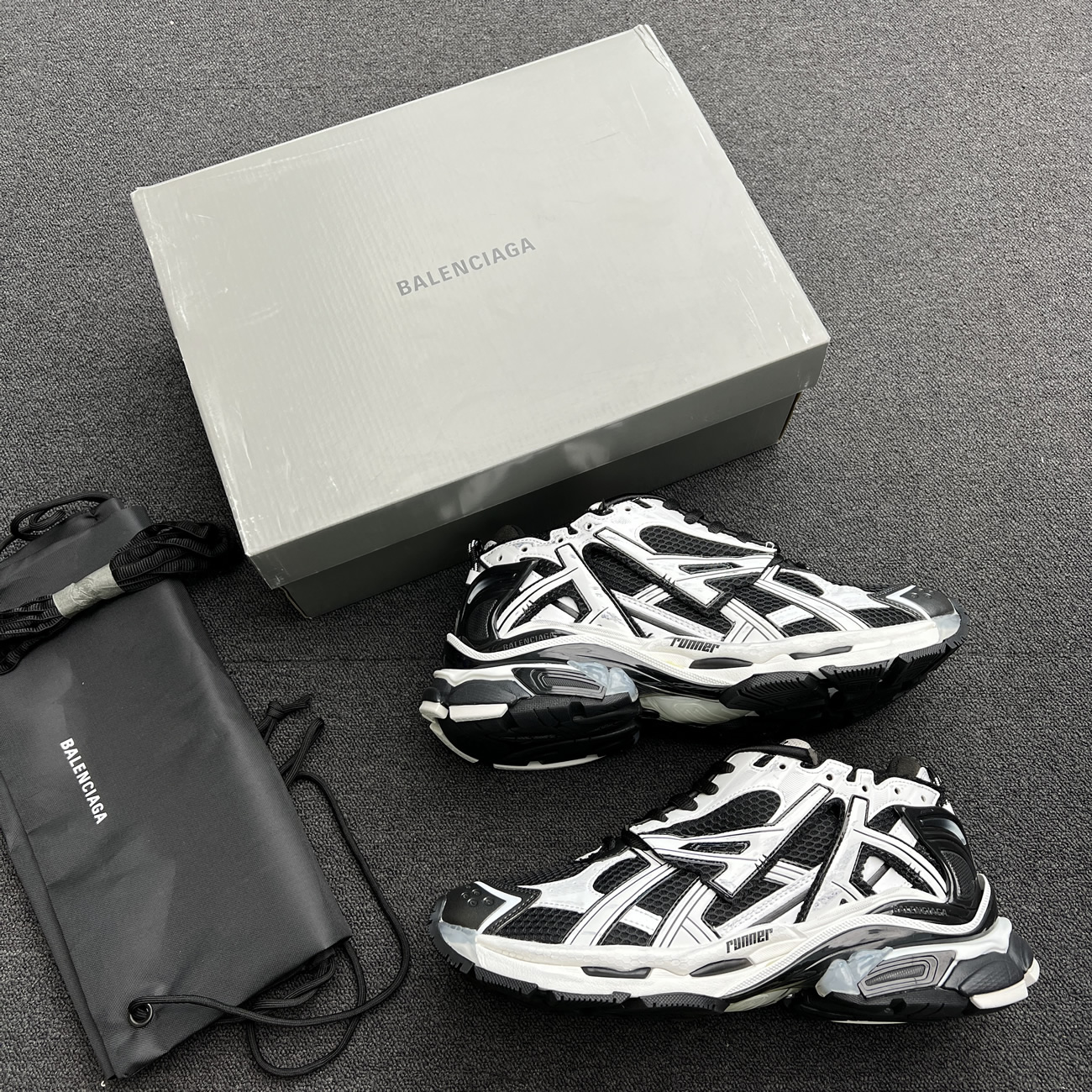 Balenciaga Runner White Black White 677403w3rb29010 (12) - newkick.cc