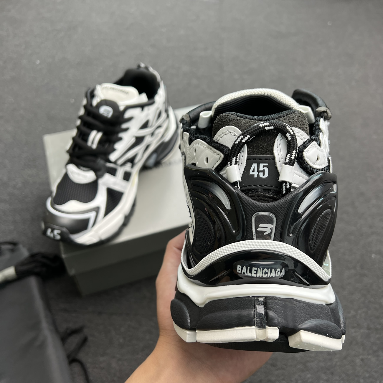 Balenciaga Runner White Black White 677403w3rb29010 (8) - newkick.cc