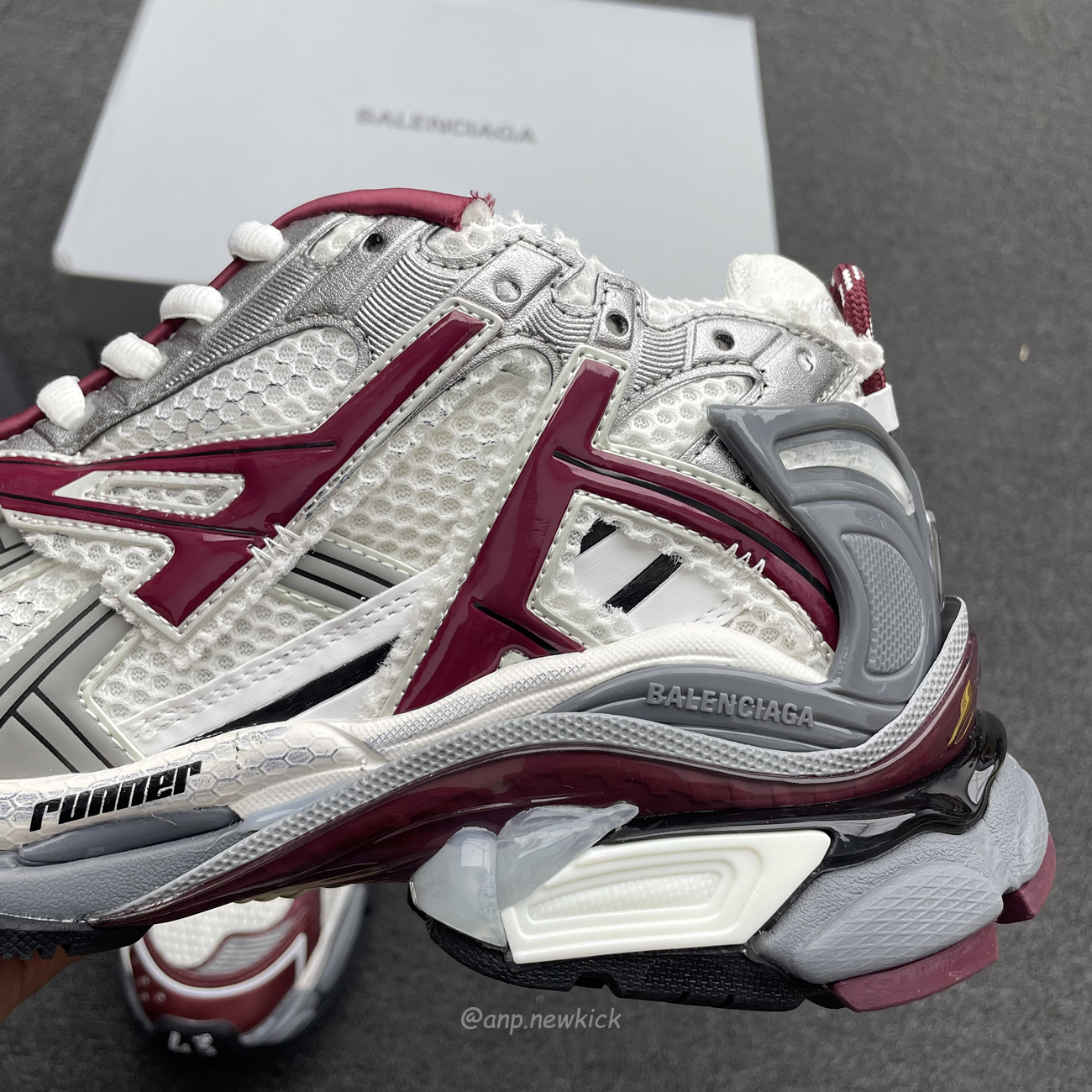 Balenciaga Runner Burgundy 677403w3rb3 (12) - newkick.cc