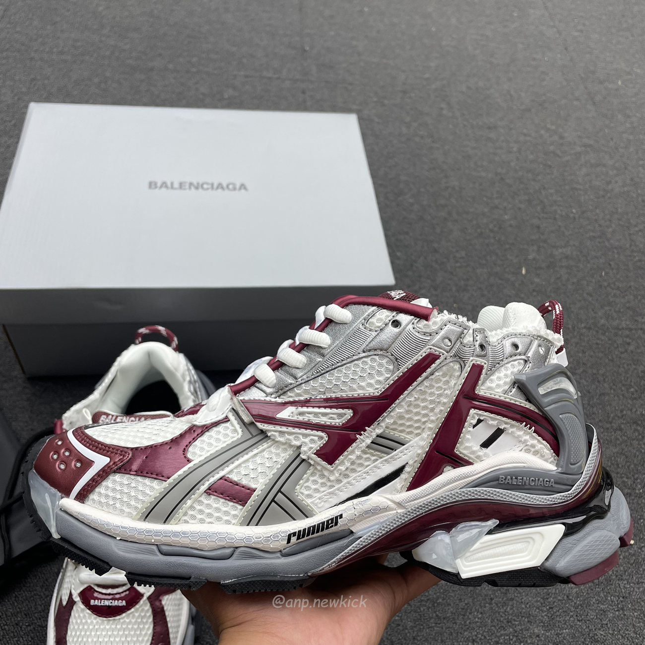 Balenciaga Runner Burgundy 677403w3rb3 (9) - newkick.cc