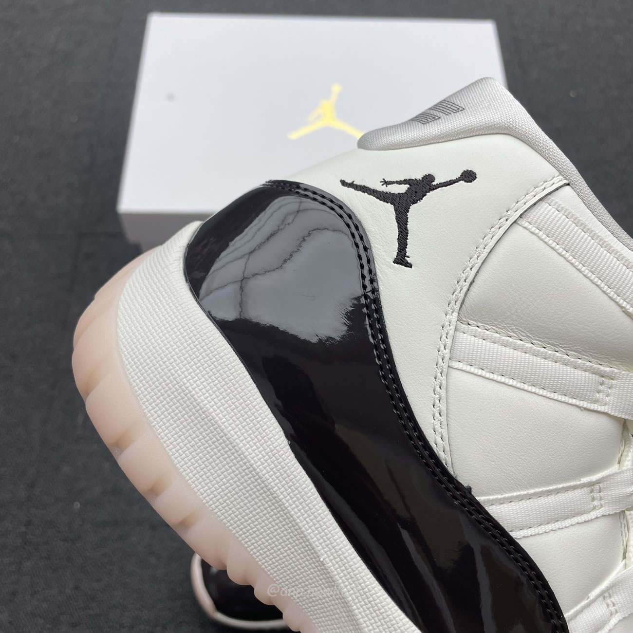 Air Jordan 11 Retro Neapolitan Ar0715 101 (8) - newkick.cc