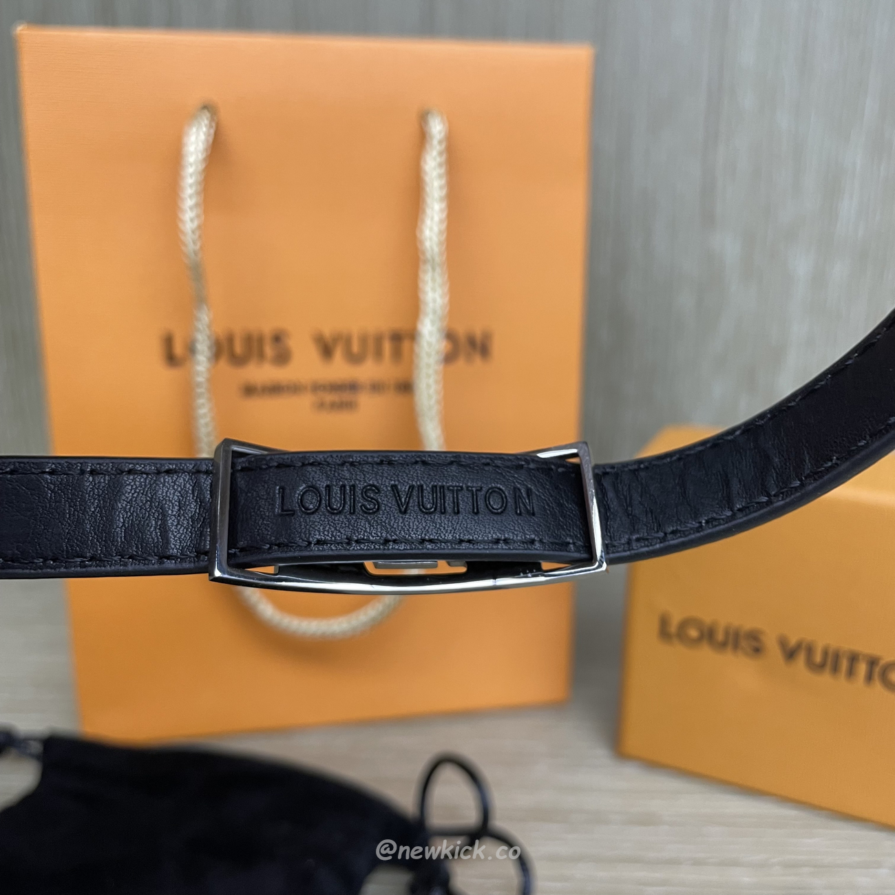 Louis Vuitton Leather Bracelet (6) - newkick.cc