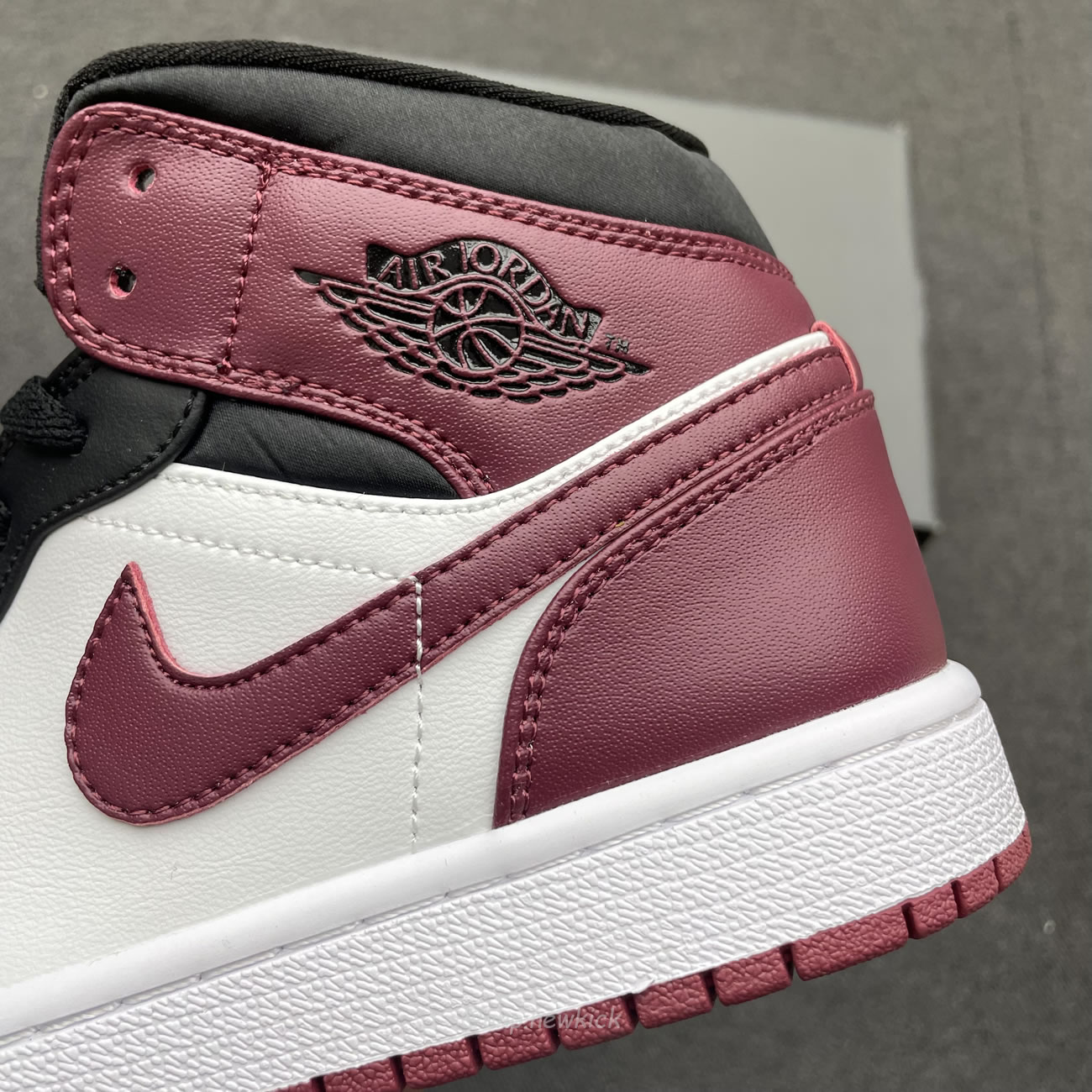 Air Jordan 1 Mid Se Black Dark Beetroot Womens Cz4385 016 (4) - newkick.cc