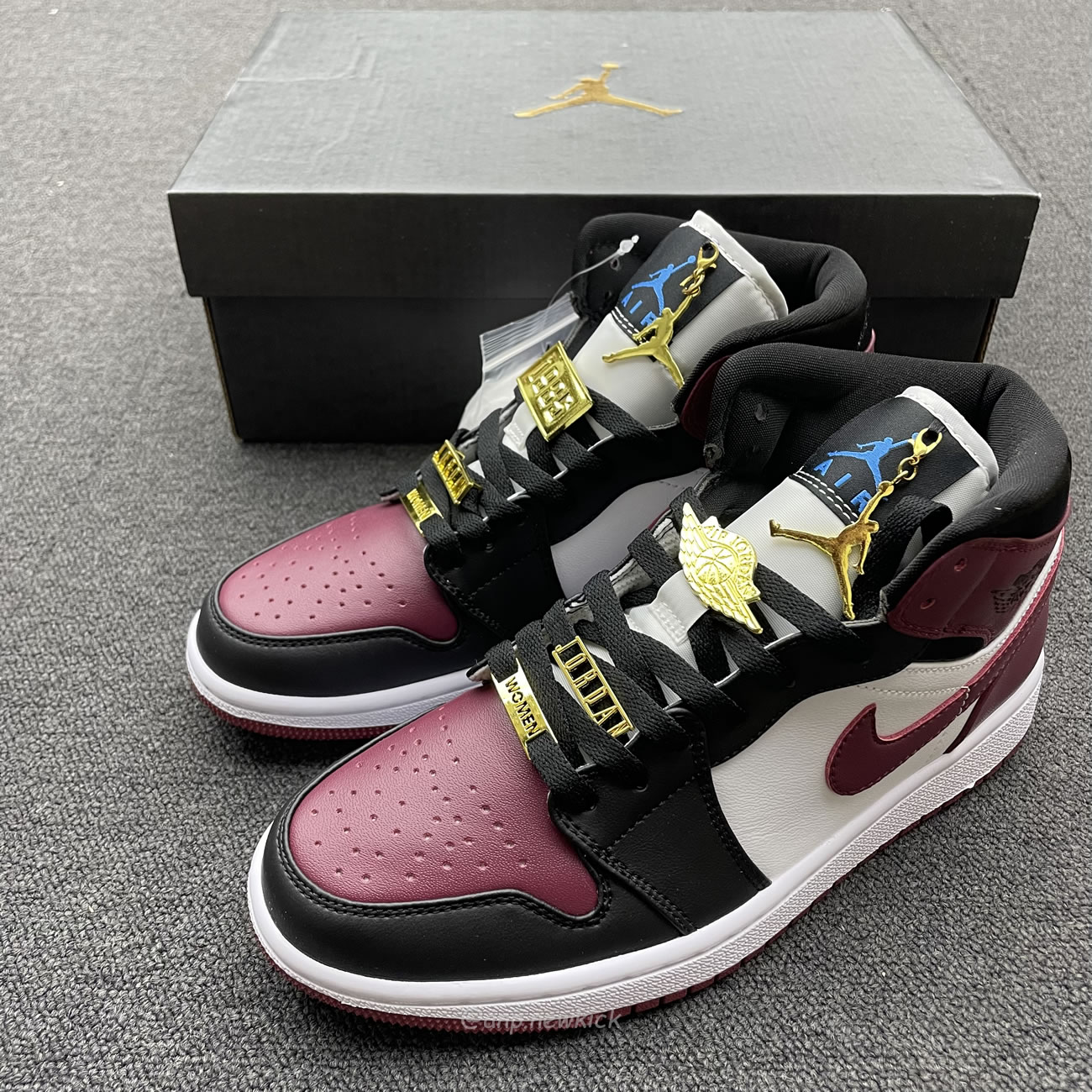 Air Jordan 1 Mid Se Black Dark Beetroot Womens Cz4385 016 (5) - newkick.cc