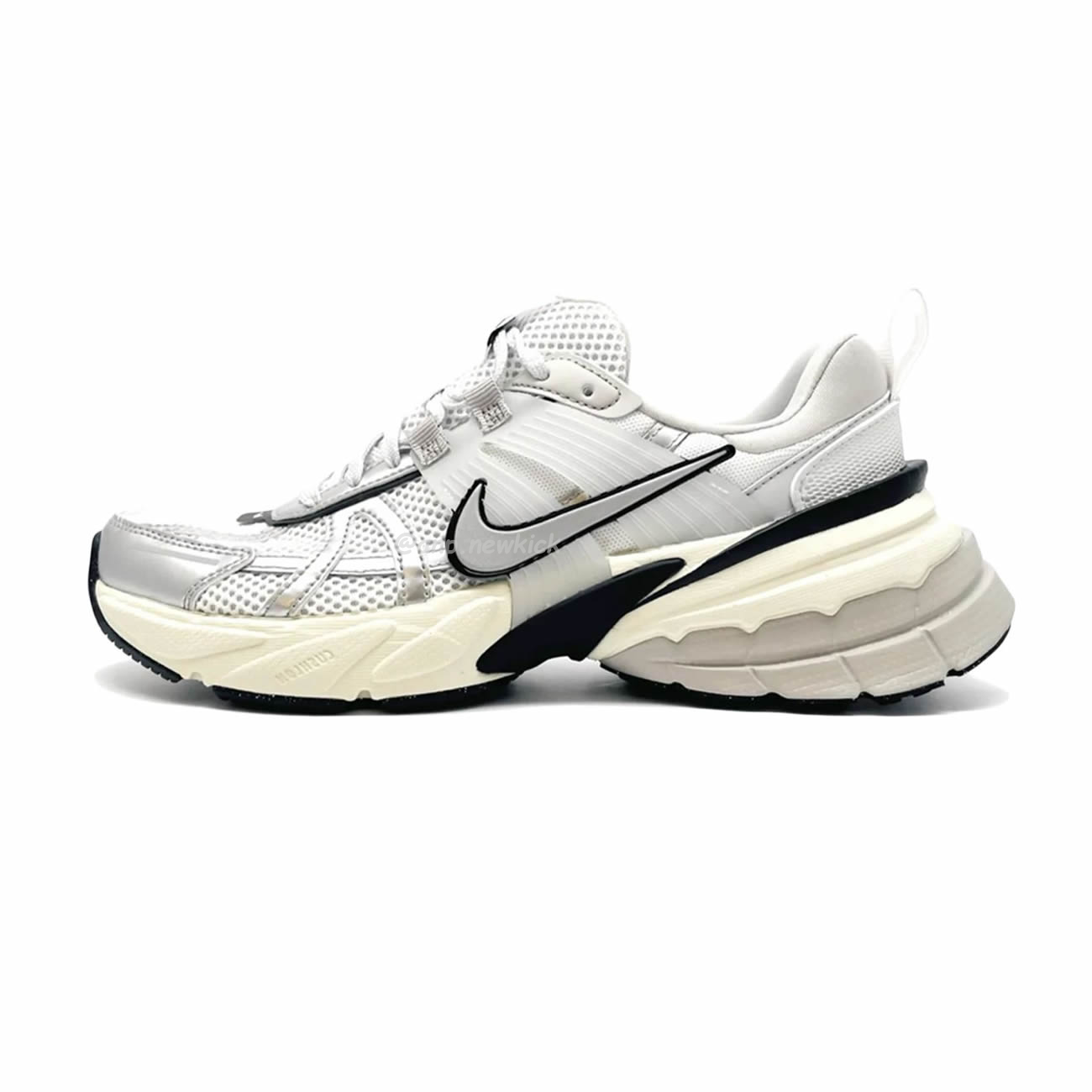 Nike V2k Run Summit White Metallic Silver Fd0736 100 (1) - newkick.cc