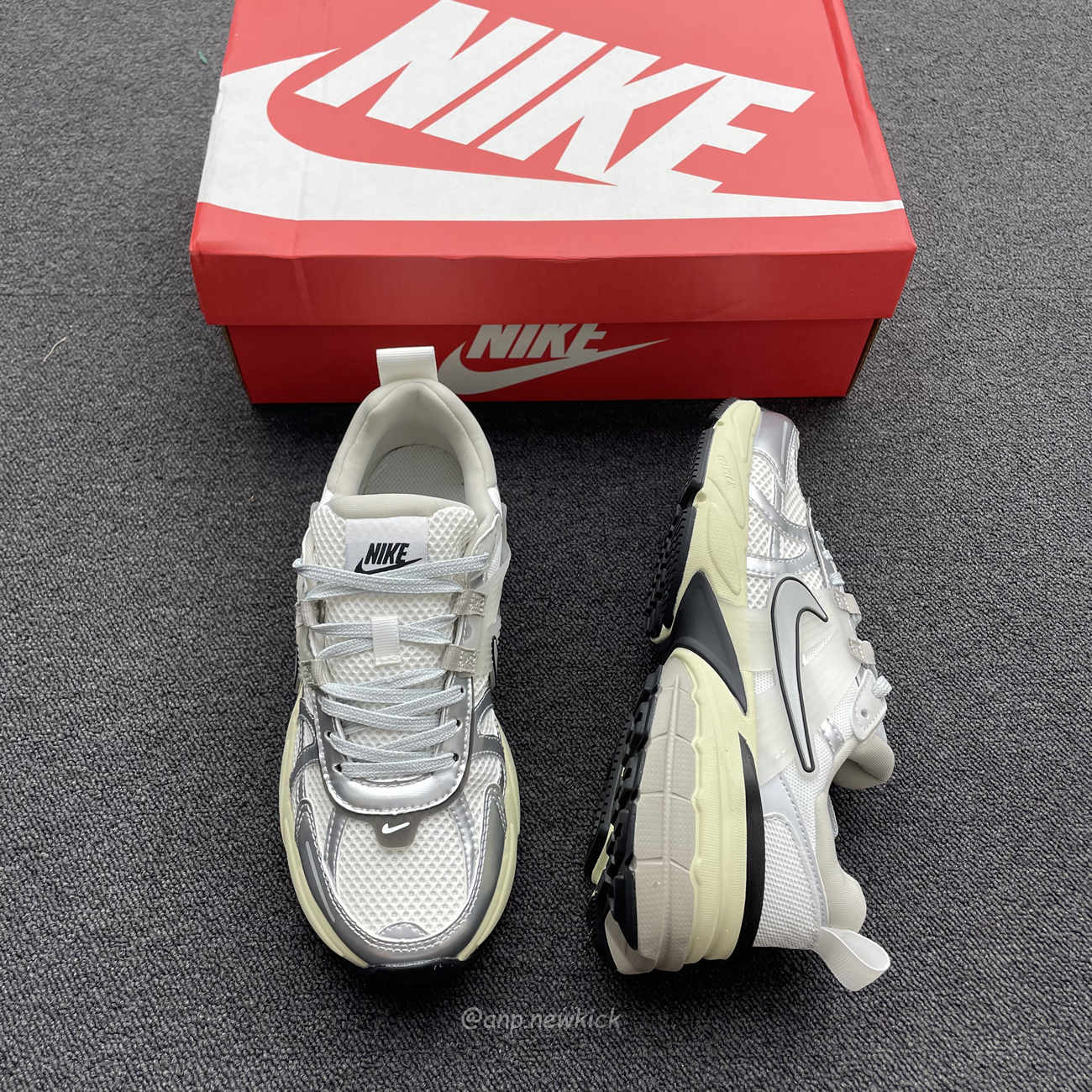 Nike V2k Run Summit White Metallic Silver Fd0736 100 (7) - newkick.cc