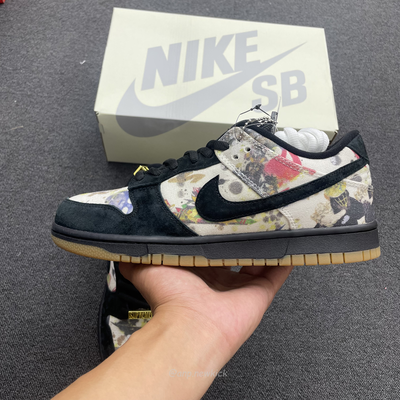 Nike Sb Dunk Low Supreme Rammellzee Fd8778 001 (4) - newkick.cc