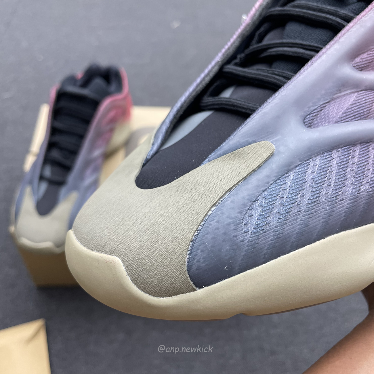 Adidas Yeezy 700 V3 Fade Carbon Gw1814 (4) - newkick.cc