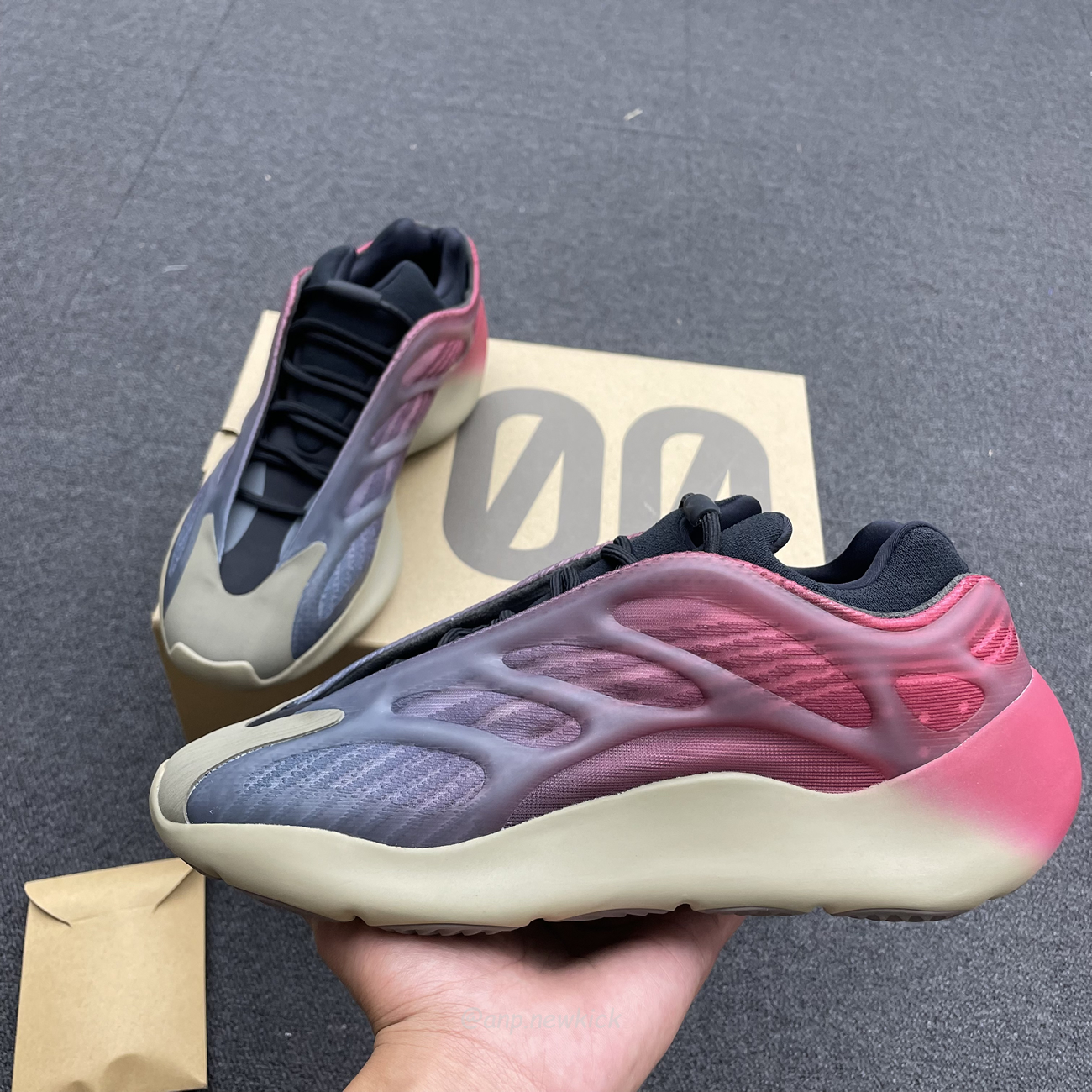 Adidas Yeezy 700 V3 Fade Carbon Gw1814 (6) - newkick.cc