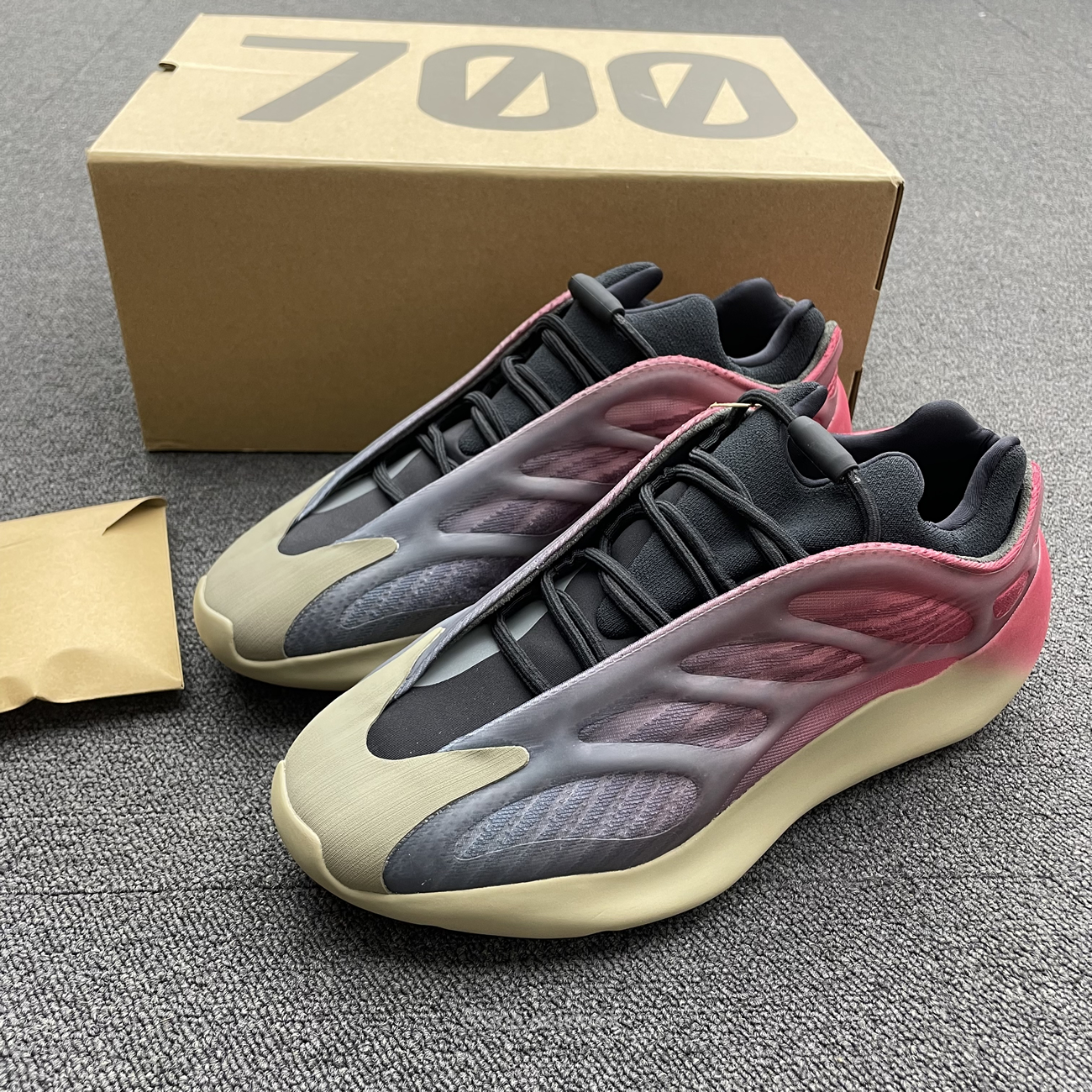 Adidas Yeezy 700 V3 Fade Carbon Gw1814 (7) - newkick.cc