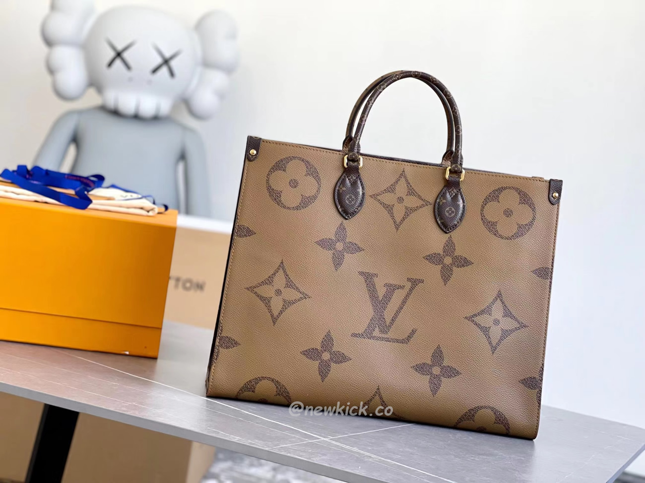 Louis Vuitton Onthego Cloth Tote Brown M45320 (6) - newkick.cc