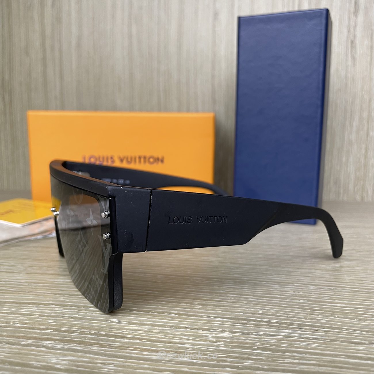 Louis Vuitton Lv Waimea Sunglasses (2) - newkick.cc