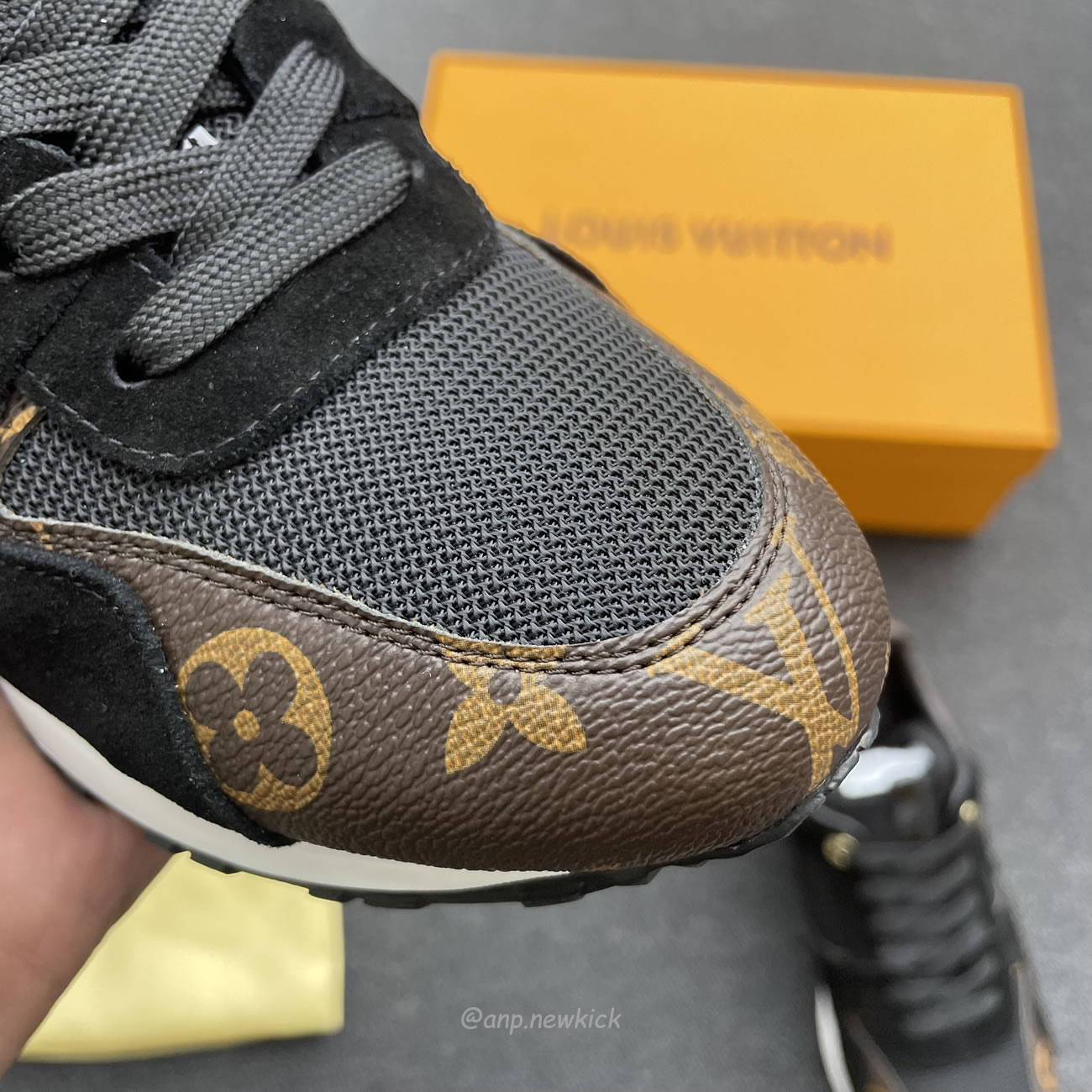 Louis Vuitton Run Away Black Gold 1a3cw0 (10) - newkick.cc