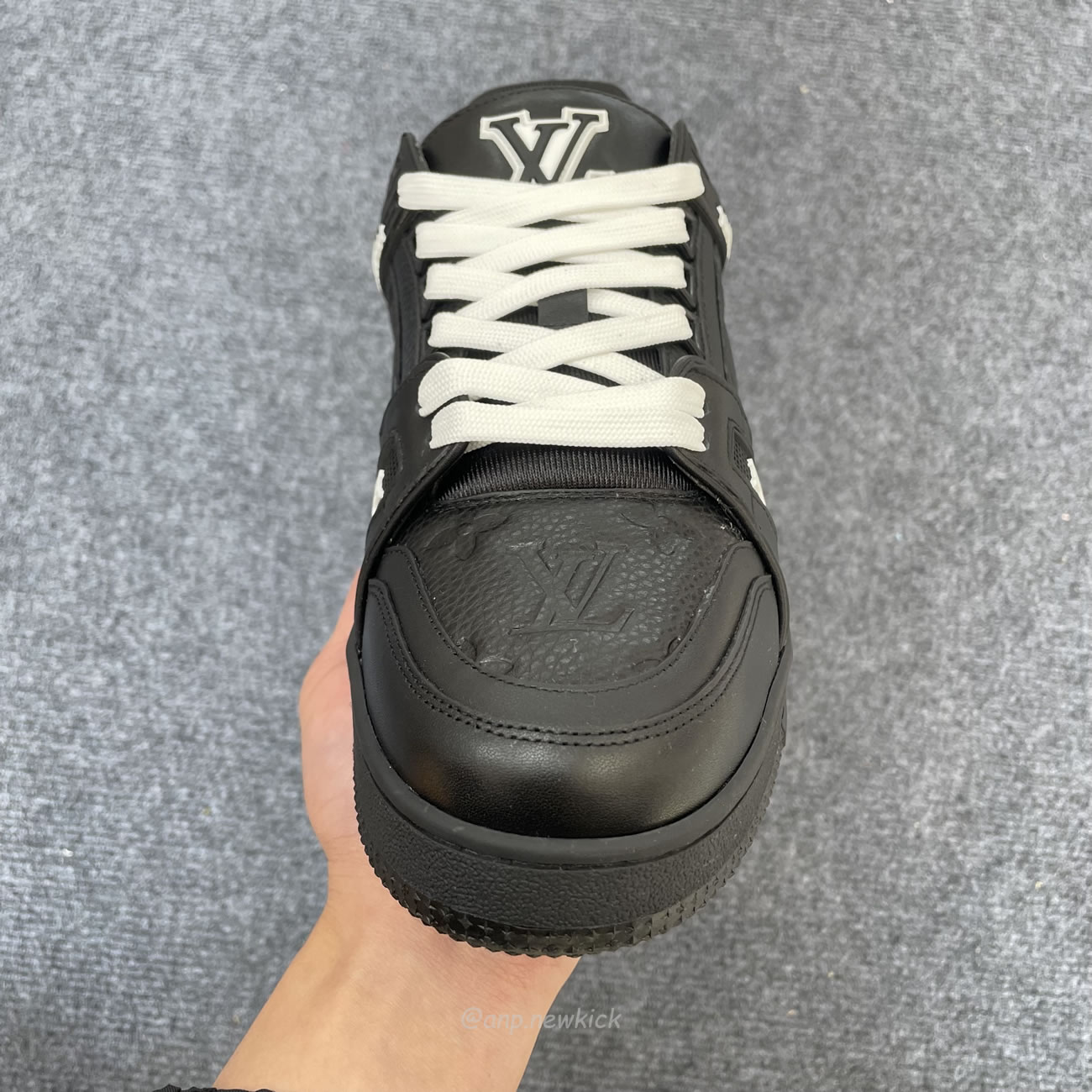 Louis Vuitton Sportschuh Schwarz Eingeprägtes Monogramm 1aarey (4) - newkick.cc