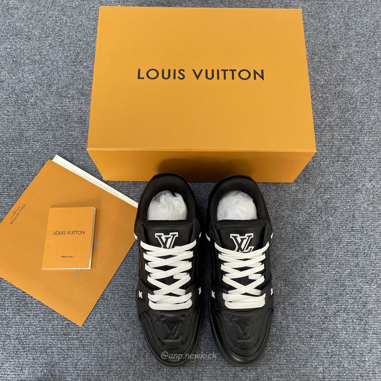 Louis Vuitton Sportschuh Schwarz Eingeprägtes Monogramm 1aarey (5) - newkick.cc