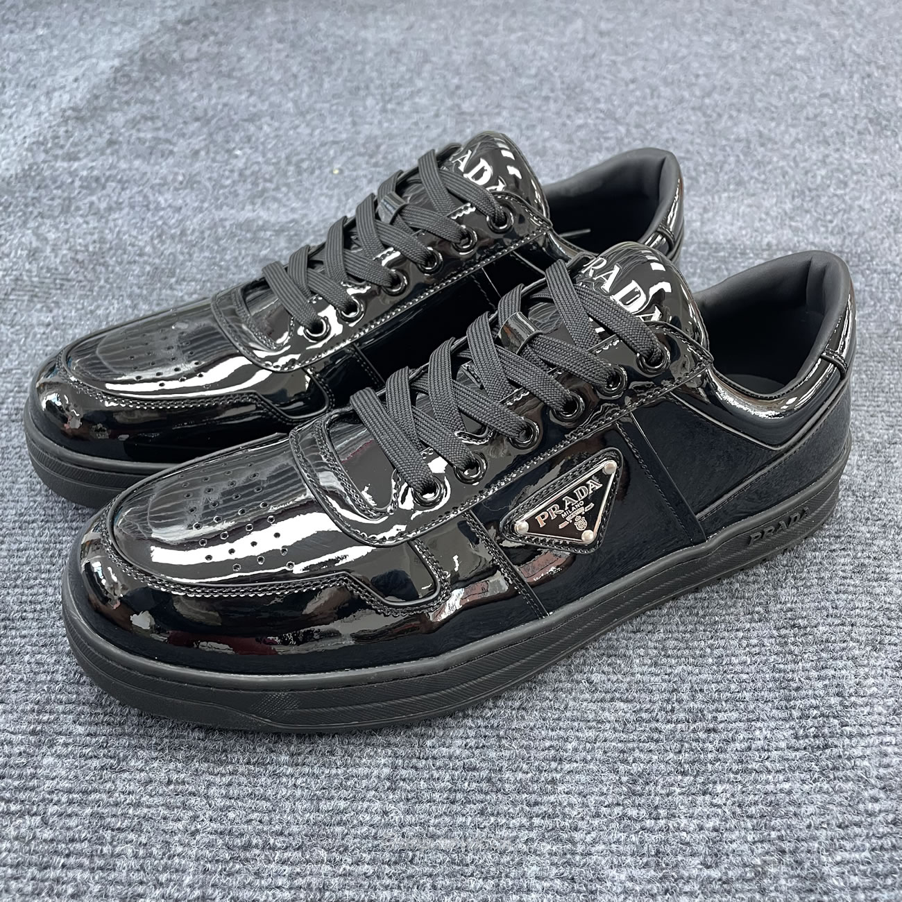 Prada Sneakers Mid Top Black Patent Leather 1e792m 069 F0002 F B030 (6) - newkick.cc